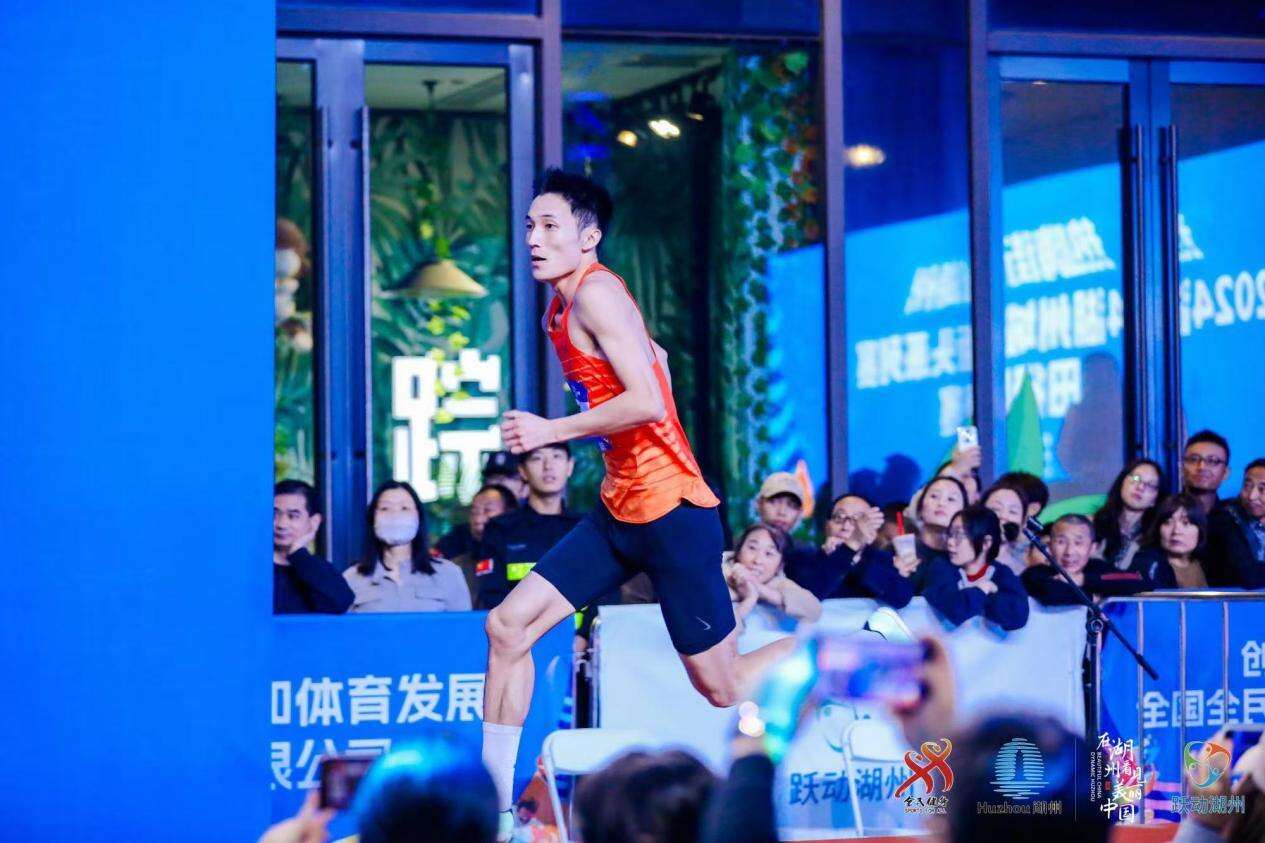 乐鱼体育 登录-日本篮球甲级联赛首轮比赛圆满收官，球迷热情高涨