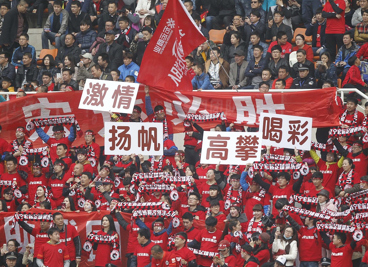 包含国内足球热潮继续，赛场上火爆连连的词条